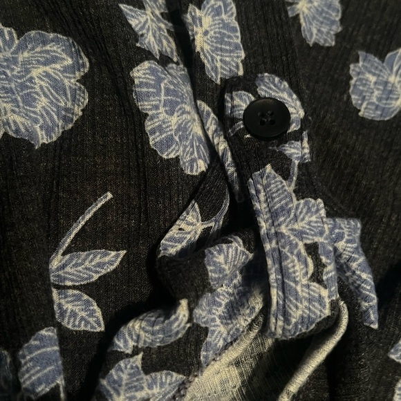 Floral Blue and White Women's Top - Picture 5 of 6